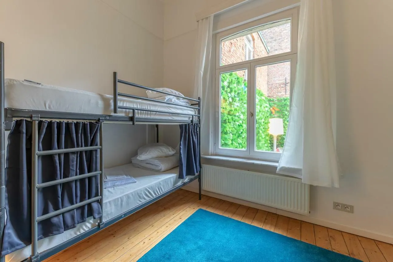Antwerp Hostel 0*,
